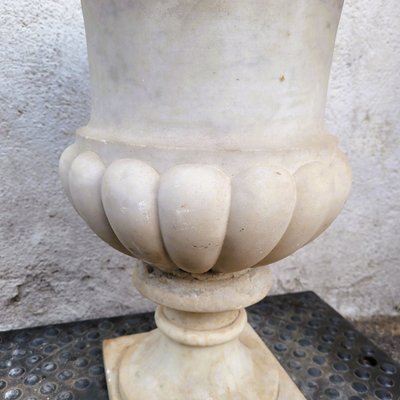 Vase dit Medicis en marbre blanc, fin XVIIIème début XIXème siècle
