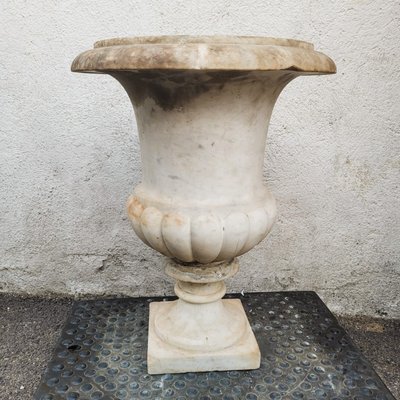 Vase dit Medicis en marbre blanc, fin XVIIIème début XIXème siècle