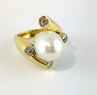 South Sea White Pearl and Diamond Ring in Yellow Gold