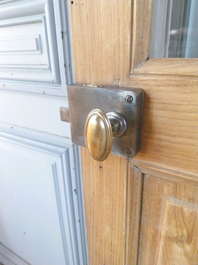 Charmante porte vitrée ancienne en châtaignier