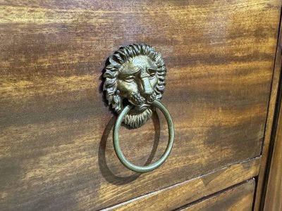Comò in stile Impero in mogano con piano in marmo, XIX secolo