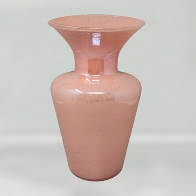 Vaso rosa antico soffiato a Murano degli anni ’70, opera del Maestro del Vetro
