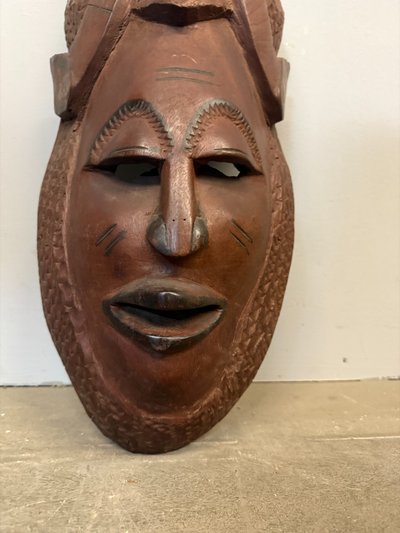 Masque tribal africain vintage en bois dur sculpté à la main, 60 x 35 cm