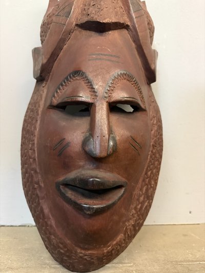 Masque tribal africain vintage en bois dur sculpté à la main, 60 x 35 cm