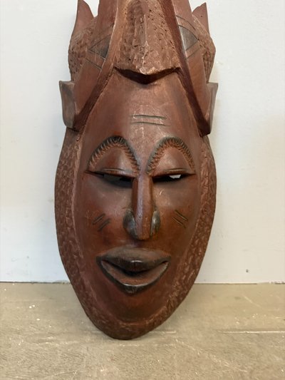 Masque tribal africain vintage en bois dur sculpté à la main, 60 x 35 cm