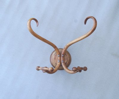 Appendiabiti e cappelli in stile bistrot  Thonet  in legno curvato del 1900, finitura faggio naturale - 2 ganci -