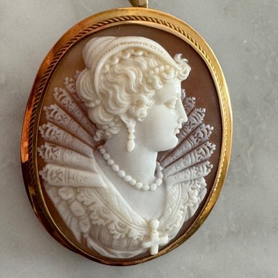19th-century cameo depicting a woman's profile, set in gold
