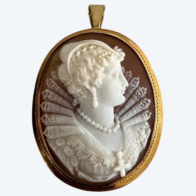 19th-century cameo depicting a woman's profile, set in gold
