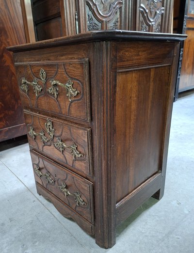 Commode de Dame époque Louis XIV à trois tiroirs en chêne