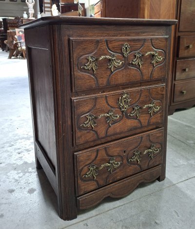 Commode de Dame époque Louis XIV à trois tiroirs en chêne