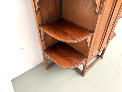 Vitrine im Stil der Volkskunst, um 1900