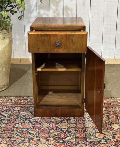 Comodino inglese in stile Art Déco degli anni ’50 in noce 