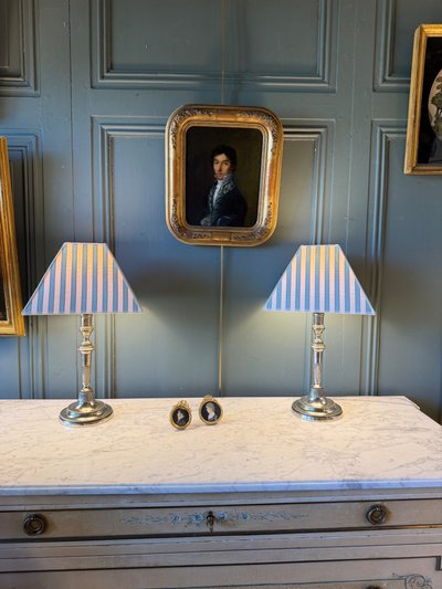 Pair of Directoire-style silver-plated bronze lamps, Height 44 cm