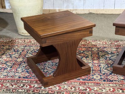 Coppia di comodini, tavolini degli anni ’80 in teak