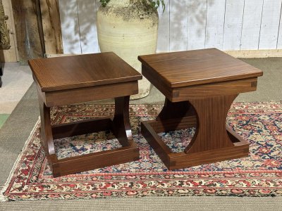 Coppia di comodini, tavolini degli anni ’80 in teak