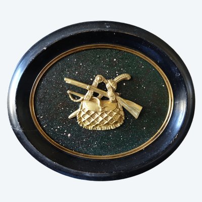 Allégorie de la chasse, décor cynégétique, miniature Napoléon III bronze doré sur fond faux porphyre
