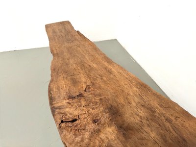 Organischer Couchtisch aus massivem Pappelholz