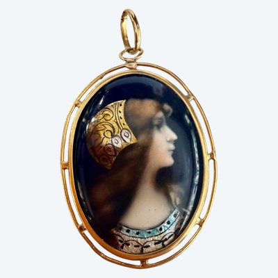 Limoges enamel: Art Nouveau gold pendant