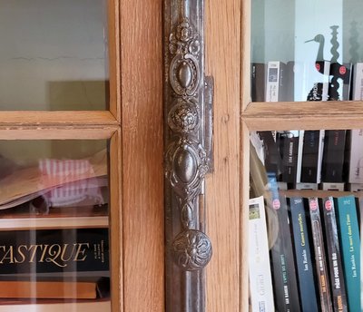 Grande finestra antica da castello del XIX secolo con maniglia per vetrina, libreria, armadio, porta