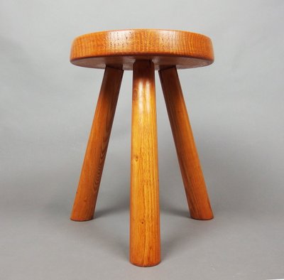 Sgabello "Mass" di Charlotte Perriand