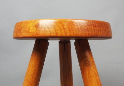 Sgabello "Mass" di Charlotte Perriand