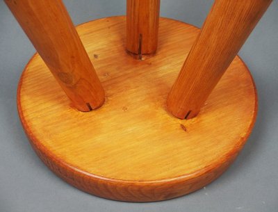 Sgabello "Mass" di Charlotte Perriand