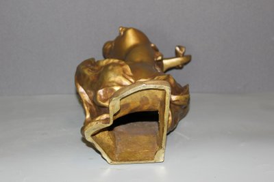 Bronzeskulptur „Das Mädchen mit dem Zweispitz“ von Luigi Balliani, um 1900