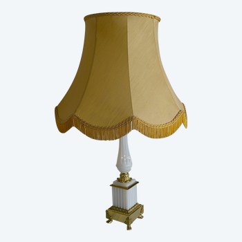 Bedeutende Lampe aus Opalglas und Bronze im Stil Louis XVI – 1950