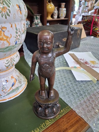 Asian bronze statuette – Child on a lotus-shaped base – H. 30 cm