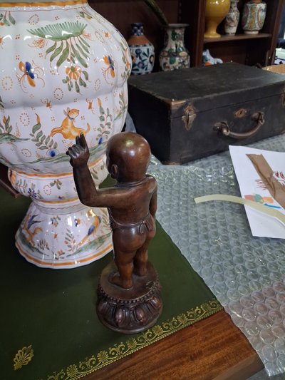 Asian bronze statuette – Child on a lotus-shaped base – H. 30 cm