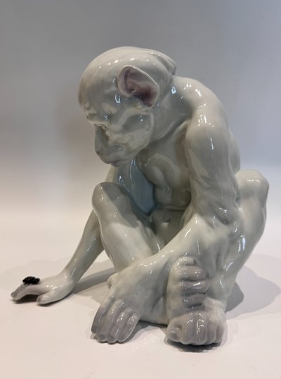 Heubach Gebrüder - Porcelain - Monkey with a Fly