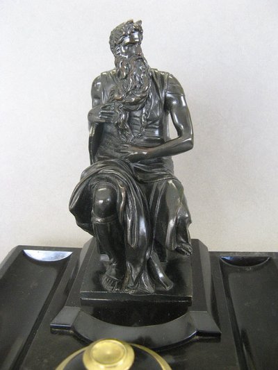 Encrier en marbre et bronze représentant "Moïse" de Michel-Ange XIXe.