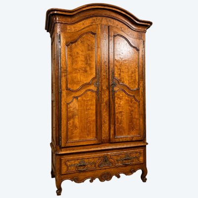 IMPORTANTE ARMOIRE DE MARIAGE ÉPOQUE LOUIS XV EN MARQUÉTERIE ET LOUPE