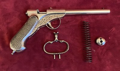 Boite nécessaire d'un pistolet à air comprimé