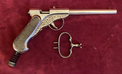 Boite nécessaire d'un pistolet à air comprimé