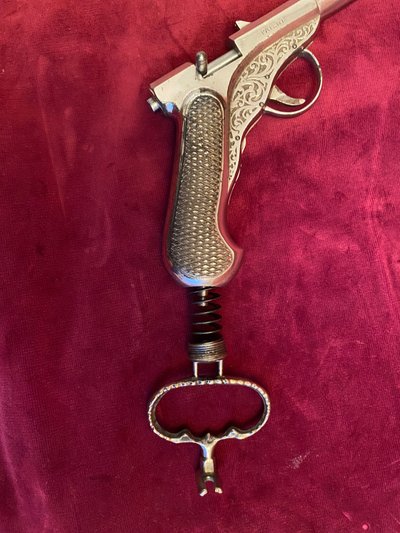Boite nécessaire d'un pistolet à air comprimé