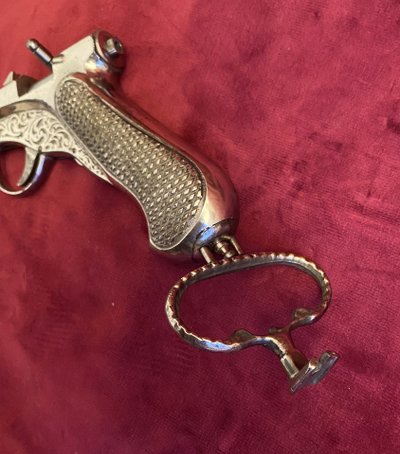 Boite nécessaire d'un pistolet à air comprimé