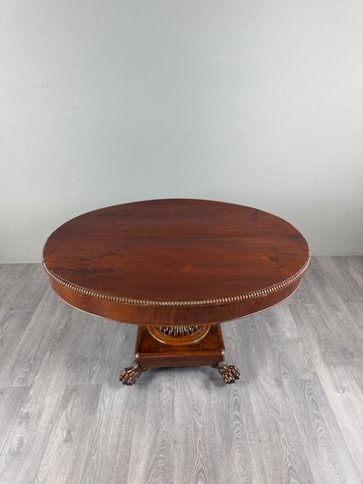 Table ovale de style Empire à pied central, XIXe siècle