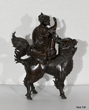Personaggio cinese in bronzo e cane Fao, stile asiatico - inizio XX secolo