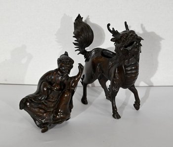Personaggio cinese in bronzo e cane Fao, stile asiatico - inizio XX secolo