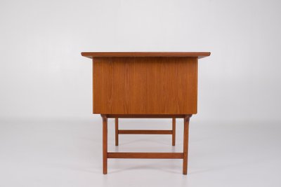 Scrivania danese in teak, anni '60.