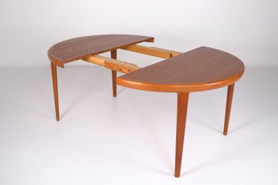 Extendable round teak table, VV Mobler, Denmark, 1960s.