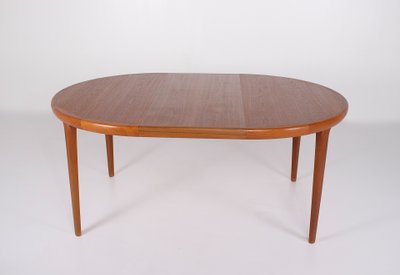 Extendable round teak table, VV Mobler, Denmark, 1960s.