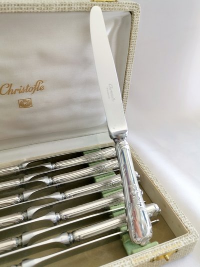 Set di 12 coltelli da formaggio e dessert Christofle Marly placcati in argento, lunghezza 19,5 cm, lama in acciaio inox.