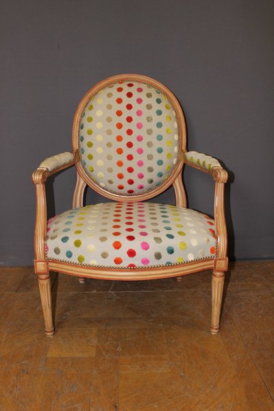 Paire de Fauteuils de Style Louis XVI Médaillon  
