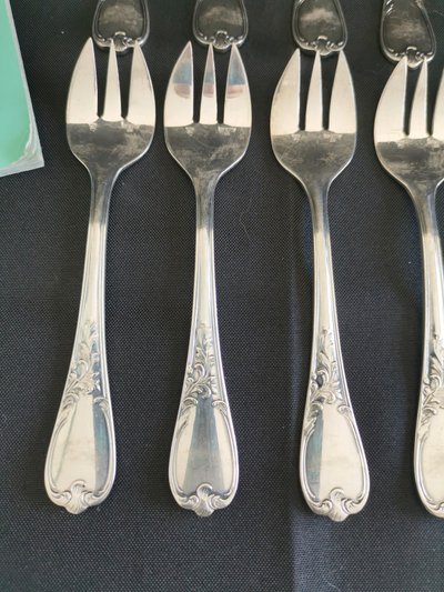Forchette da ostrica Ercuis Louis XV du Barry, 12 pezzi, placcate in argento.