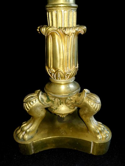 Paire de bougeoirs en bronze doré à pattes de lion XIX époque Restauration