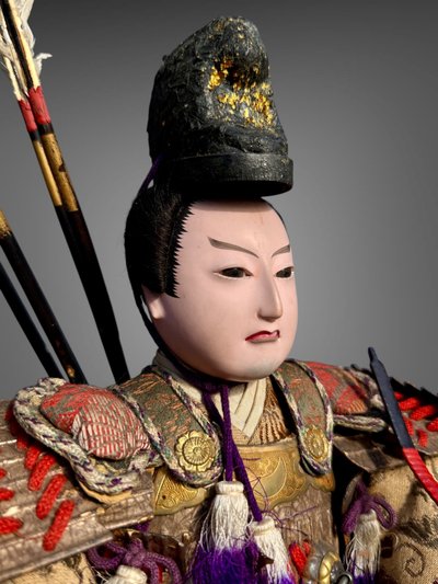 Set di due bambole Musha Ningyô raffiguranti un samurai e il suo scudiero - periodo Meiji.