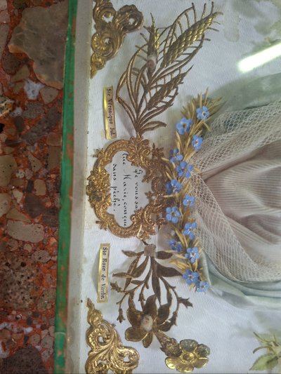Reliquaire de dévotion sous verre – Vierge Marie – XIXe siècle 