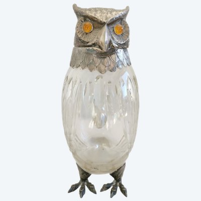 Große, zoomorphe Karaffe in Form einer Eule mit versilbertem Metallsockel